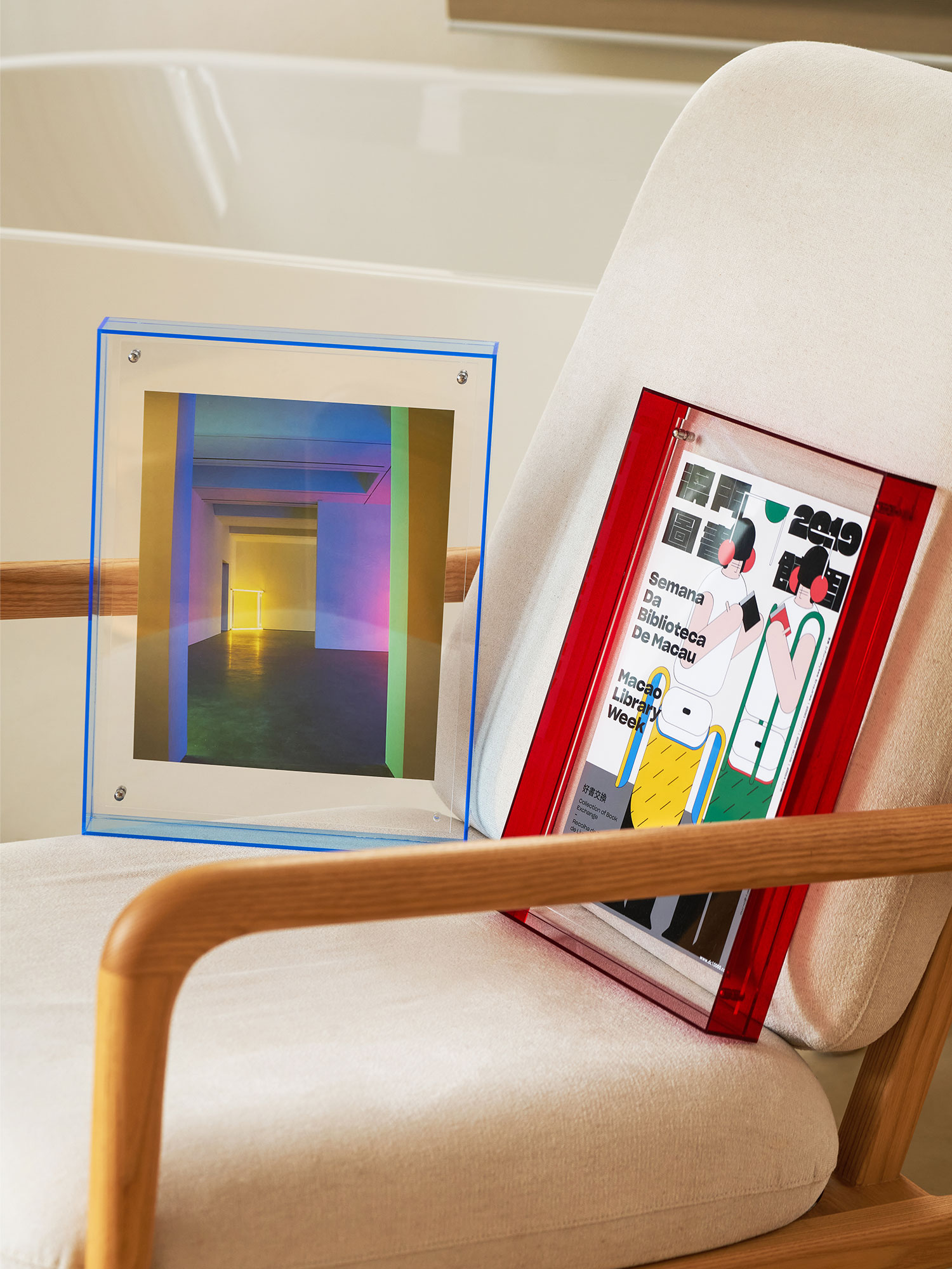 Large Size Acrylic Colourful H - Desk Setup Photo recension och pris